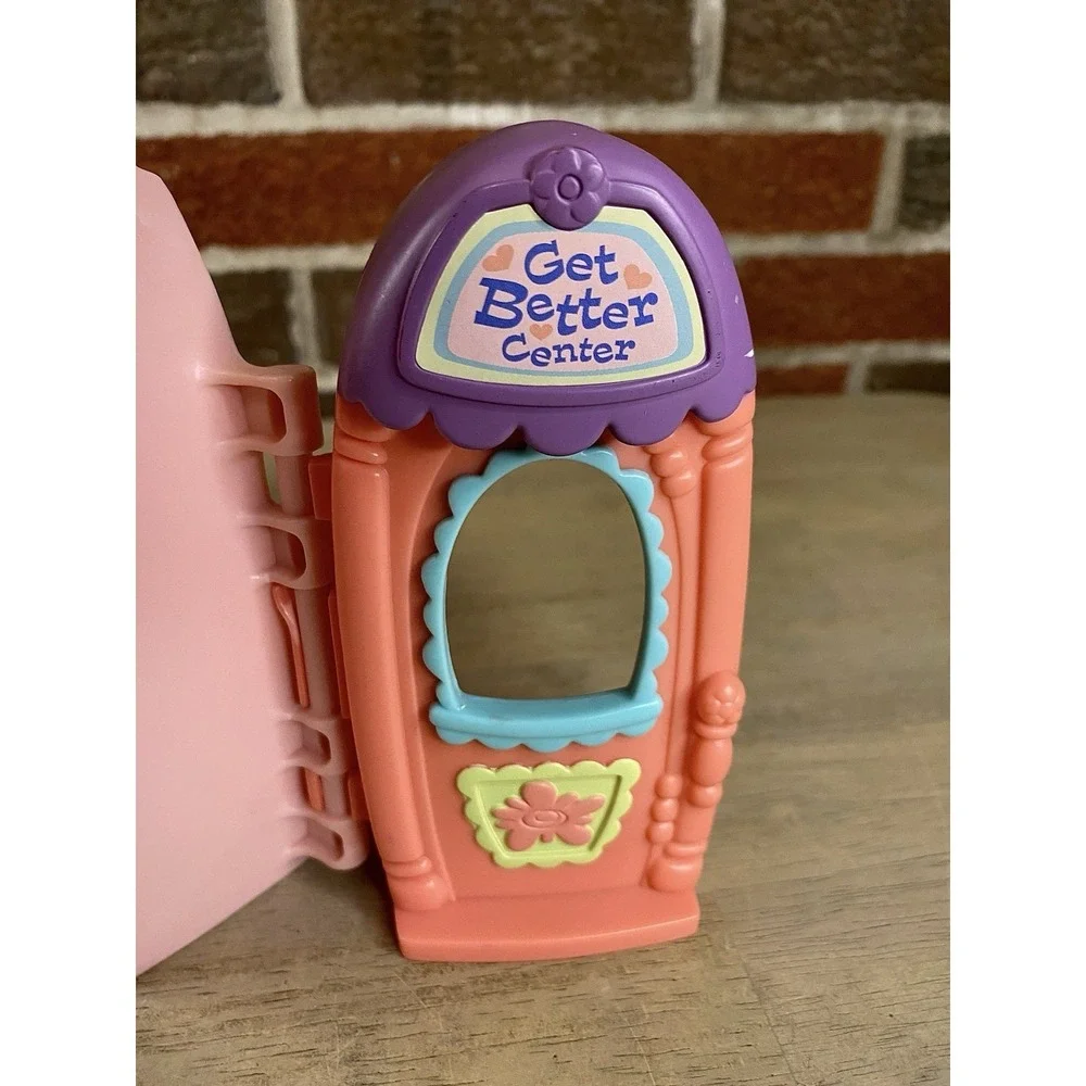 VTG Hasbro/Littlest Pet Shop 2005 Get Better Center Vet Hospital Clinic Playset